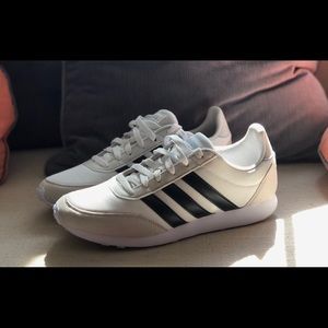 Adidas Women’s Size 8 V Racer